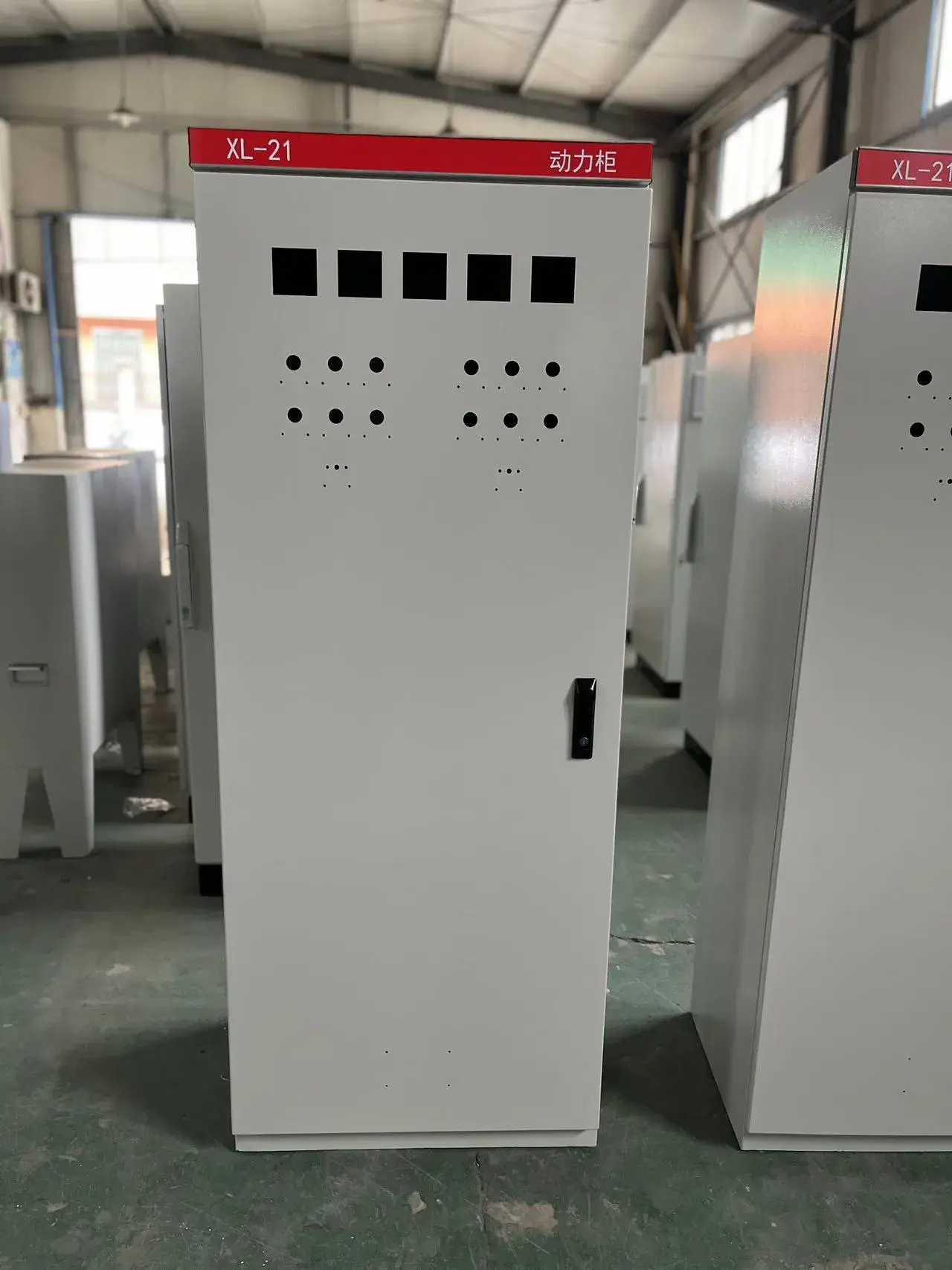 XL-21 Power Distribution Cabinet Switchboard2