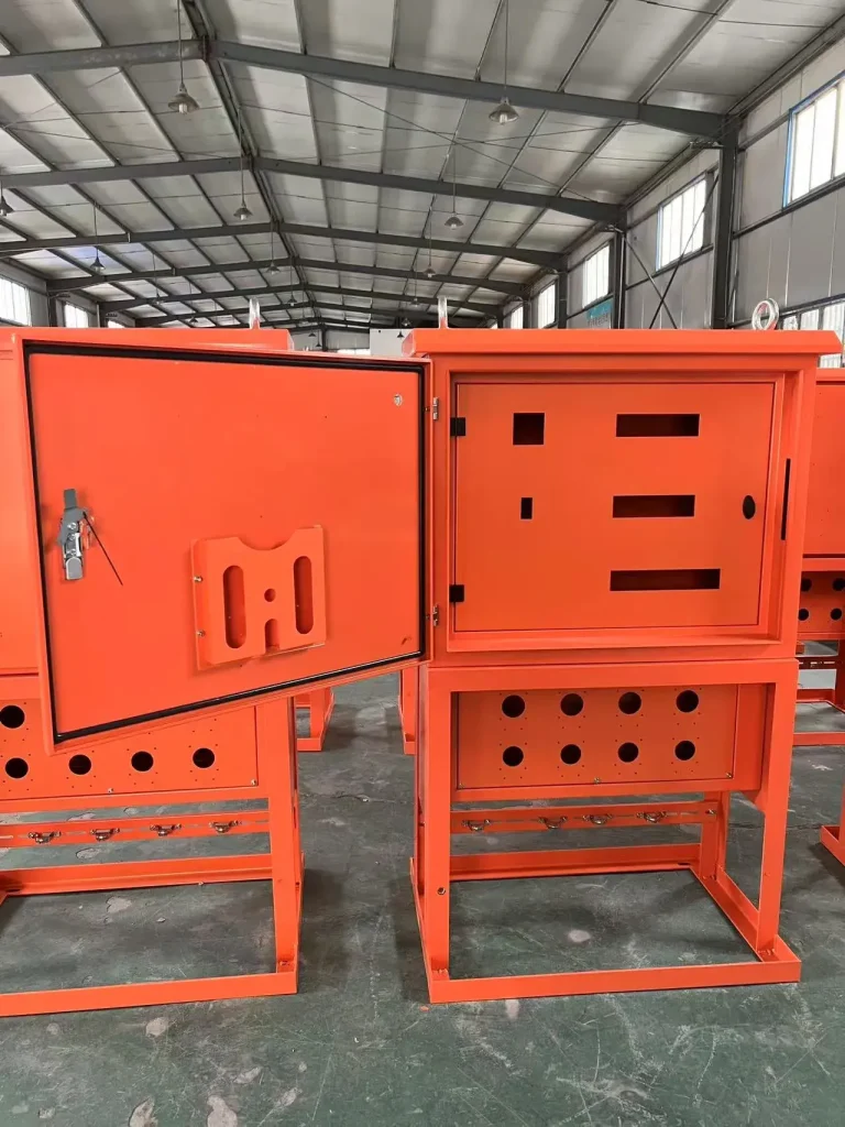 Custom IP65 Outdoor Distribution Cabinet with Rainhood and Double Doors